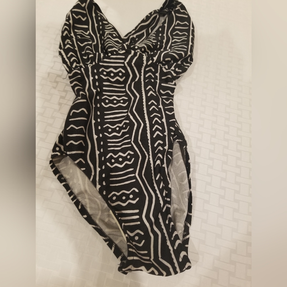 Black & White African Motif Print